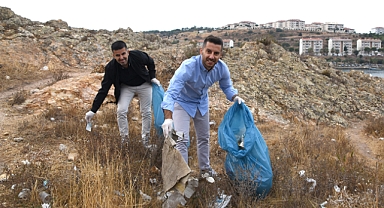 Vestel Kıvılcımları Foça'da çevre temizliği yaptı 