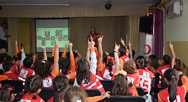 Agah Efendi İlkokulu'nda animasyonlarla Kızılay Haftası etkinliği