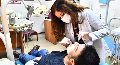 Ağız ve Diş Sağlığı Haftası’nda Eşrefpaşa Hastanesi diş hekiminden uyarı: 6 ayda bir periyodik kontrol şart