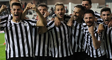 Altay gözünü yukarılara çevirdi