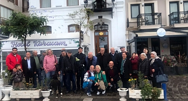 Ankara Otelcilik Okulu mezunları 52 yıl sonra Foça'da buluştu 