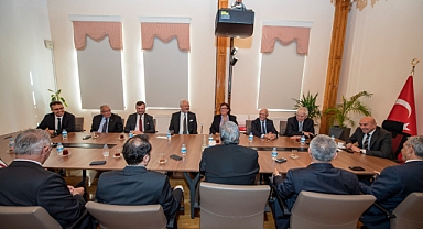 Başkan Soyer EBSO yönetimini konuk etti