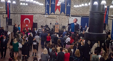 Başkan Soyer öğretmenlerle buluştu: “İzmir eğitimde de Türkiye’ye örnek olmak zorunda”