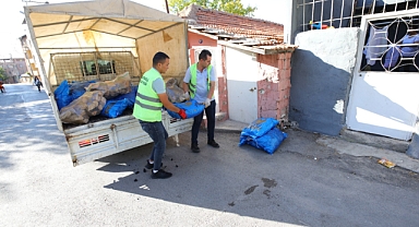 Bayraklı’da ihtiyaç sahiplerine yakacak desteği