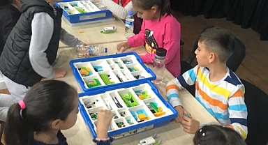 Bayraklılı çocuklar geleceği ‘kodluyor’