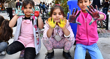 Ben çocuğum haklarımla varım!