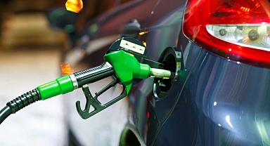 Benzine iki haftada üçüncü indirim