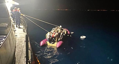 Bir grup düzensiz göçmen Çeşme açıklarında kurtarıldı!