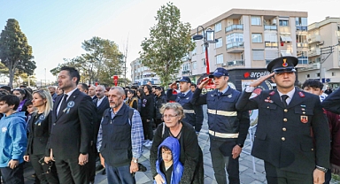 Buca’dan Ata'ya saygı duruşu 