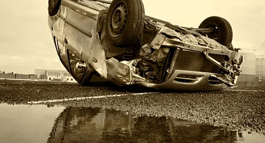 Direksiyon hakimiyetini kaybeden sürücü takla atarak ters döndü: 167 promil alkollü çıktı!