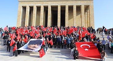 Efes Selçuklu gençler Anıtkabir'de 