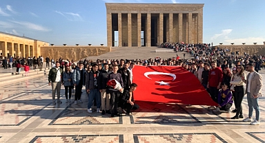 Egeli gençler Ata’nın huzurunda…