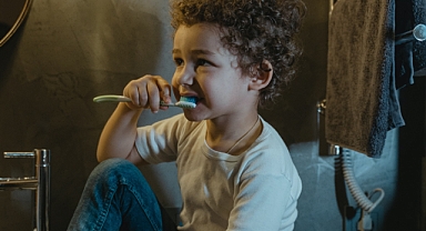 Fırçalama ilk süt dişi ile başlamalı 