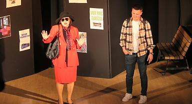 Foça'da tiyatro akşamı