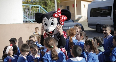 İyilikseverler 'Gönül Tıraşı' için Kınık'ta 