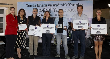 İZİKAD'dan aydınlık yarınlara ödül