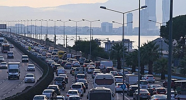İzmir'de trafiğe kayıtlı araç sayısı Ekim ayı sonu itibarıyla 1 milyon 634 bin 158 oldu