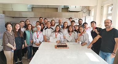 İzmirli Öğrenciler ‘2. Uluslararası Gastronomi Festivali ve Yemek Yarışması’ndan Madalyalarla Döndü