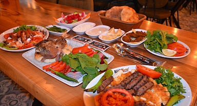 Kara fırında odun ateşinde pişen lezzetler Ödemişli Adem Usta’da 