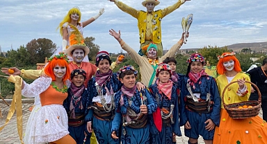 Karaburun’da “turuncu aşk” ile 13’üncü buluşma