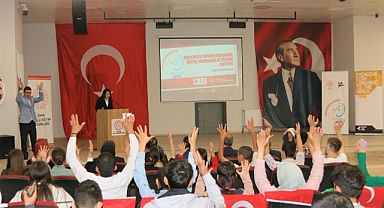 Kınık'ta dijital vatandaşlık eğitimi 