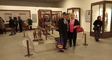 Menderes Belediyesi’nden gazilere Bergama gezisi