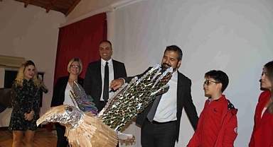 Öğrencilerden Geri Dönüşüm Kartal Heykeli