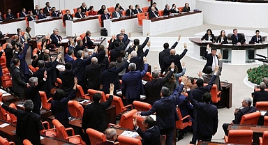 Öğretmenlere ilişkin sunulan önergeye AKP ve MHP oylarıyla ret