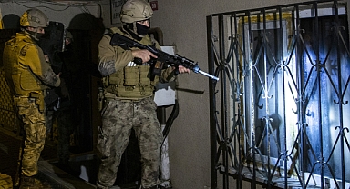 Piyasa 600 bin lira sahte para sürdüler: Dolandırıcılara şafak baskını!