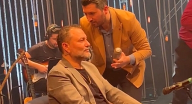  Stand up ile traş yapıyor