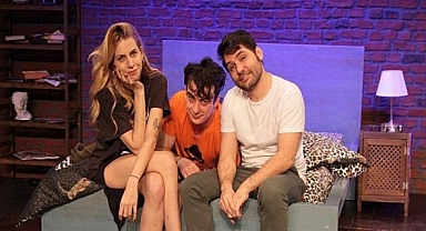 Ünlü isimlerin bulunduğu minibüs kaza yaptı: 3 ölü, 8 yaralı 