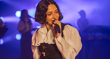 Zeynep Bastık Katar'da sahne aldı 