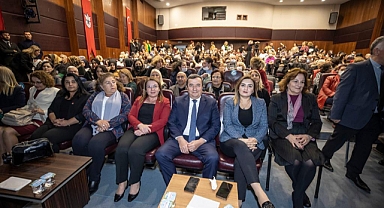 ‘Atatürk ve Kadın’ söyleşisine Kadınlardan büyük alkış