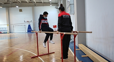 Bayraklı’da engeller “sevgiyle” aşıldı