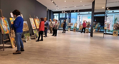 Bayraklı’nın kursiyerlerden yıl sonu sergisi