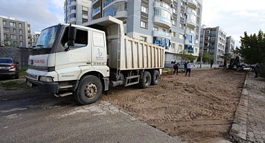 Bayraklı’nın sokakları kilit parke ile yenileniyor