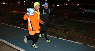 İzmir en uzun gecede koştu