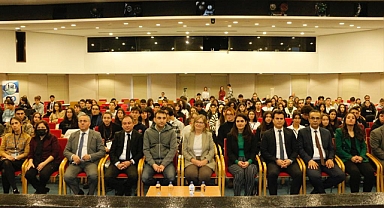 İzmir İl Millî Eğitim Müdürlüğü ve İzmir Ekonomi Üniversitesi ‘Mesleğimde Matematik Çalıştayı’nda Buluştu