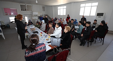 Narlıdere'de kadınlar kansere karşı bilgilendi 