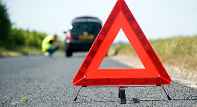 Park halindeki 4 araca zarar verdi: Alkollü olduğu iddia edilen sürücü ortalığı birbirine kattı