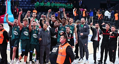 Pınar Karşıyaka liderlik yarışında