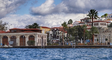 Atıl durumdaki Çeşme Gümrük Binası ilçeye kazandırılıyor