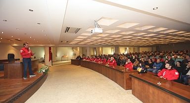 AKUT Selçuk ekibi yeni gönüllüleri bilgilendirdi