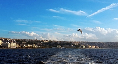 İzmir'de üç lise öğrencisi Körfez'de ortaya çıkan kirliliğin önlenmesi için çözüm önerisi geliştirdi