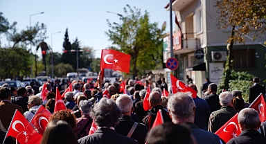 Ayvalık'ta, Atatürk'ün Türkiye'sine yakışır kutlama