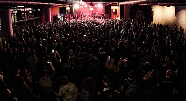 Hayal Kahvesi İzmir’den yıldız yağmuru