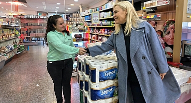 Bayraklılı esnaftan Gazeteci Jale Gönüllü Karasu'ya tam destek