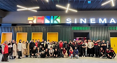 ‘Aybüke: Öğretmen Oldum Ben!’ Filmi İzmirli Öğrencilerle Buluştu