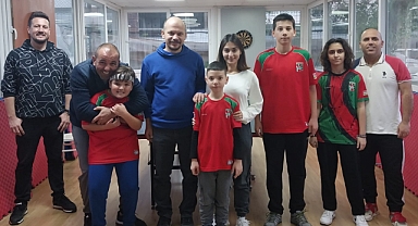 Babalarıyla yaptığı maçlar kahkahalı geçti...