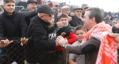 Bergama Folklorik Deve gösterisi festivaline yoğun katılımla düzenlendi